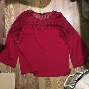 Sz L maroon top with lace shoulders